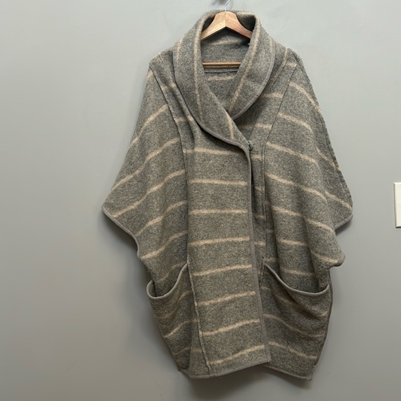 Free People Grey Striped Short Sleeve Poncho/Cape/Wrap Size M - Picture 3 of 10